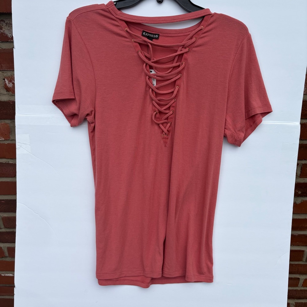 Express Womens Lace Up V-Neck Choker Top Coral Pink Short Sleeve S NWT - Picture 1 of 8
